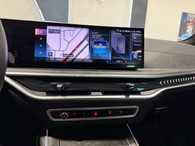 Vehicle image 21 of 26