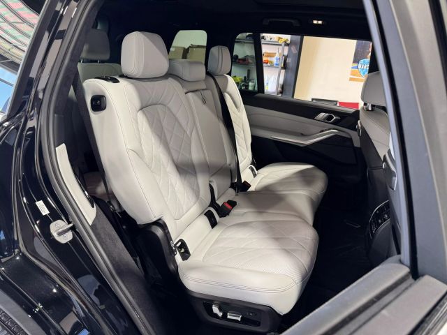 Vehicle image 14 of 26