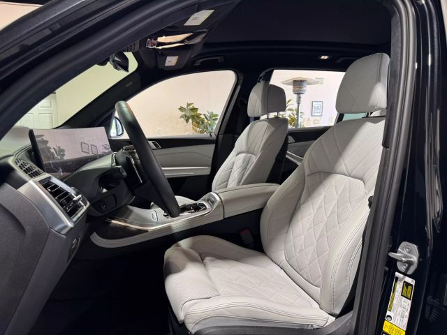 Vehicle image 9 of 26