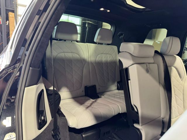 Vehicle image 15 of 26