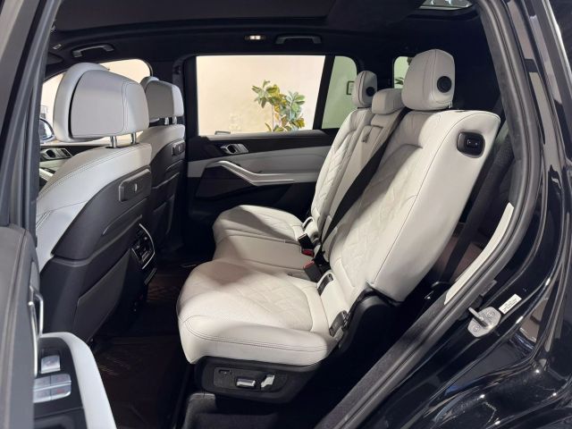 Vehicle image 11 of 26