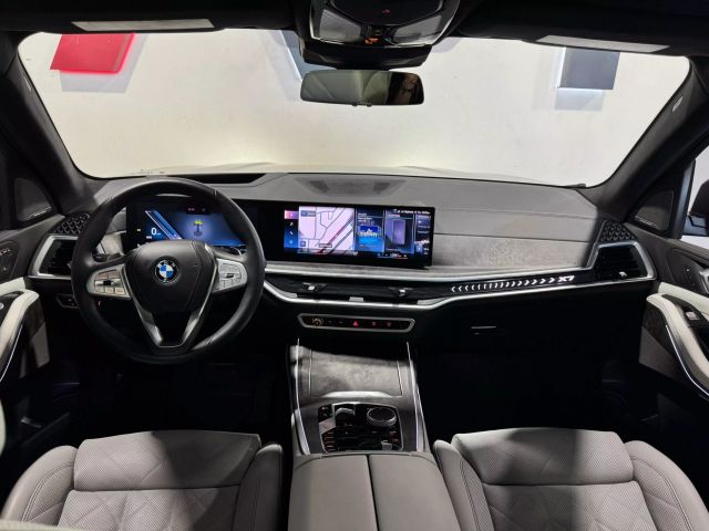 Vehicle image 18 of 26