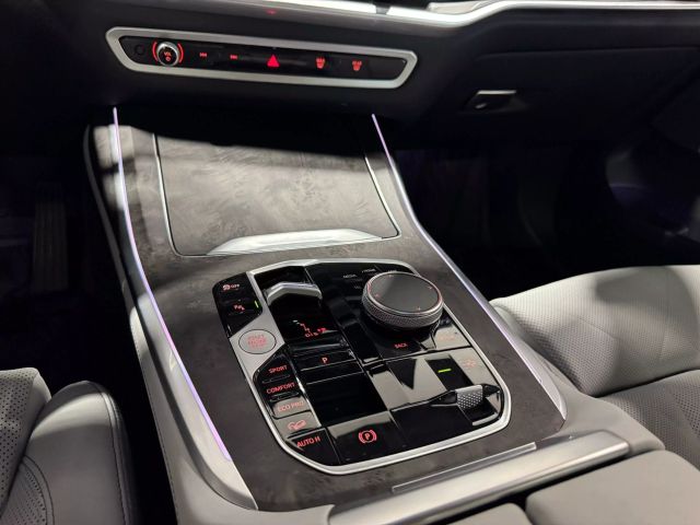 Vehicle image 22 of 26