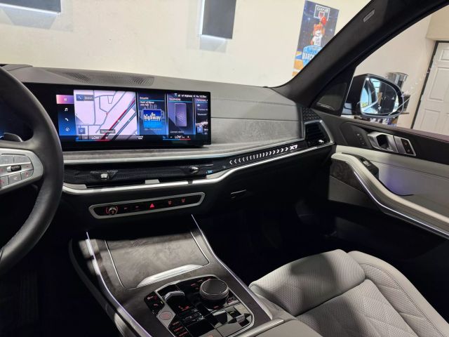 Vehicle image 20 of 26