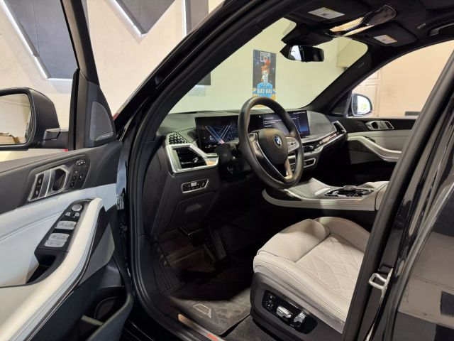 Vehicle image 8 of 26