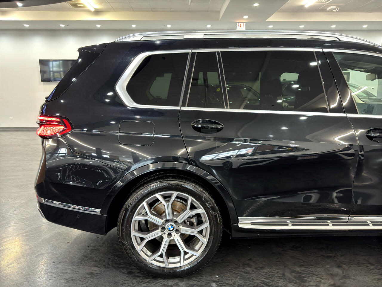Vehicle image 13 of 54