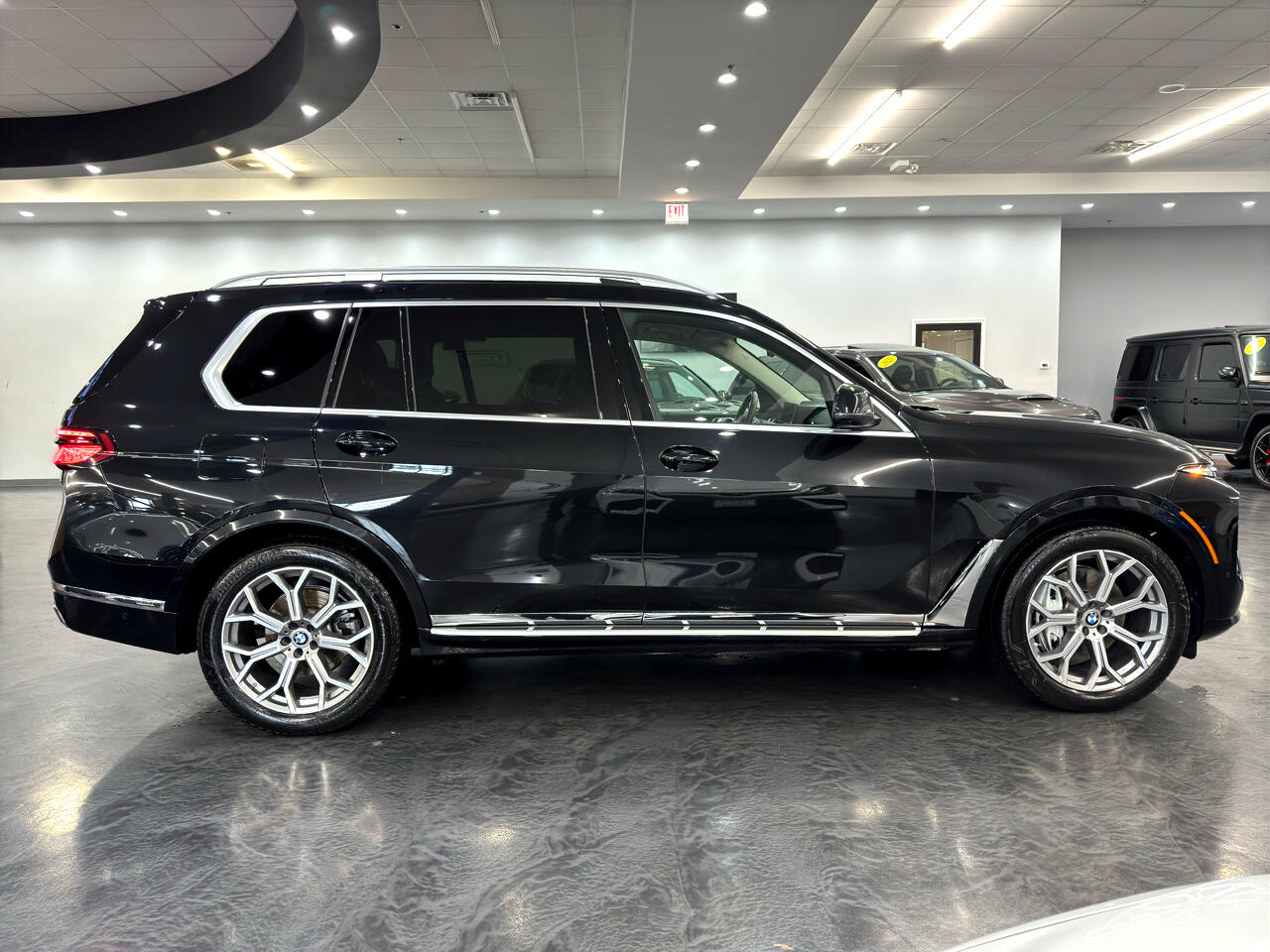 Vehicle image 11 of 54