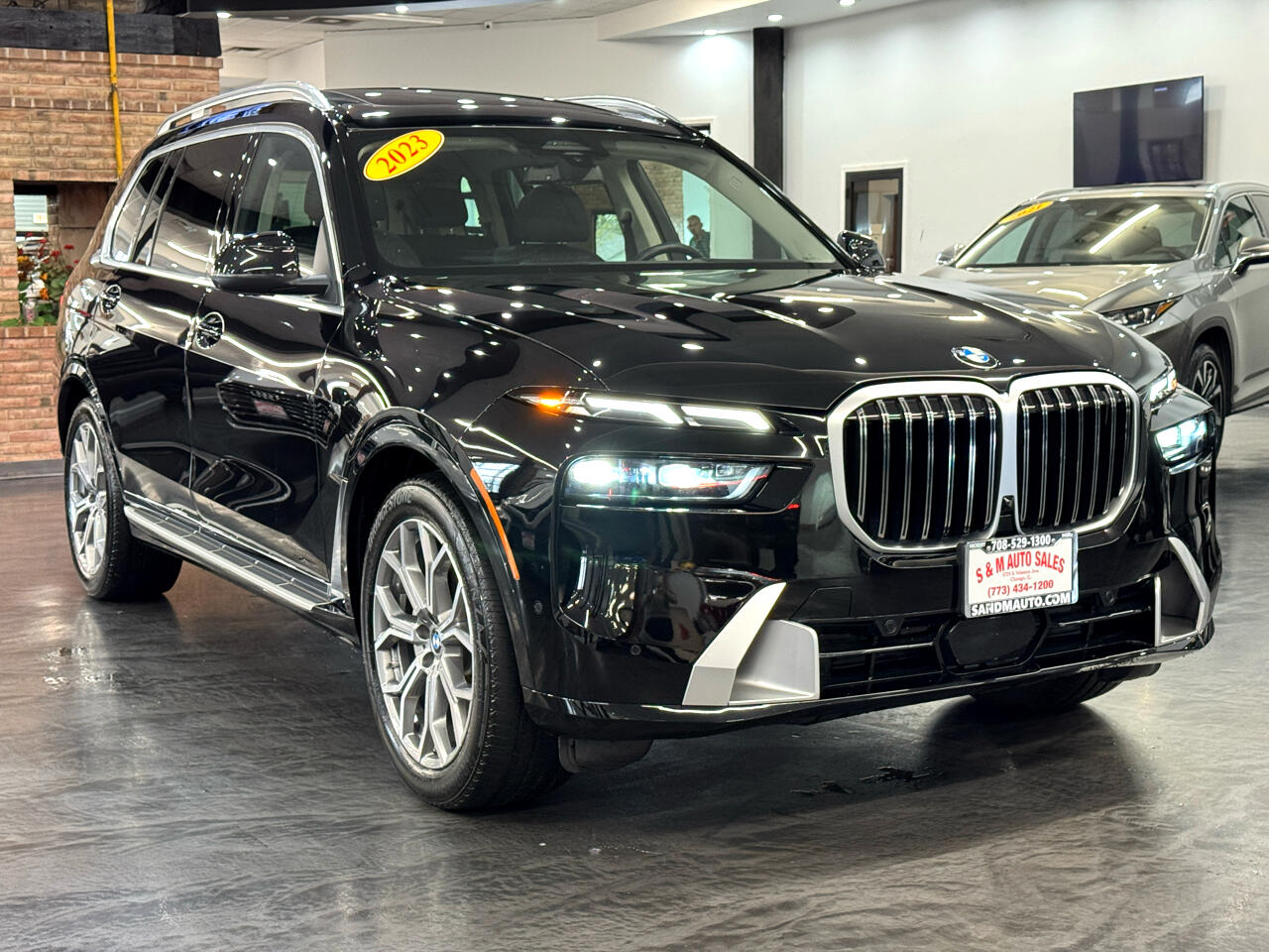 Vehicle image 10 of 54