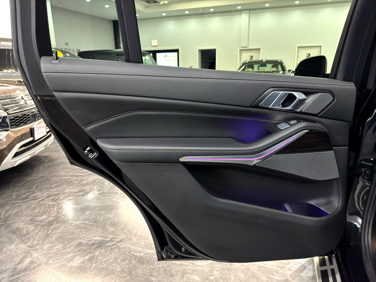 Vehicle image 29 of 54