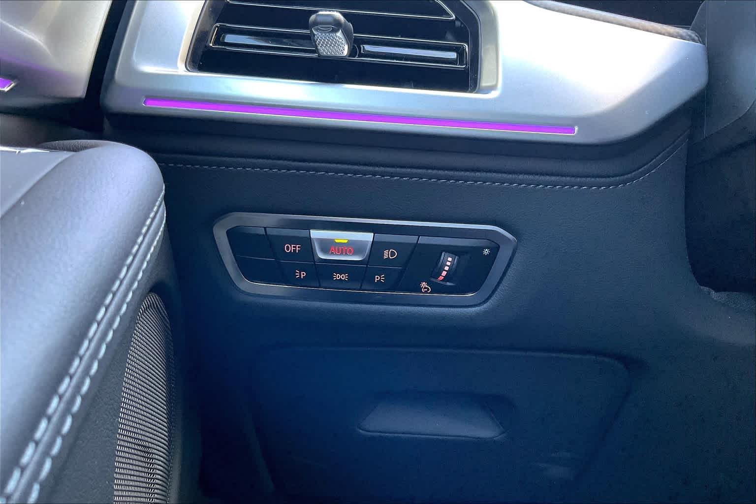 Vehicle image 22 of 36