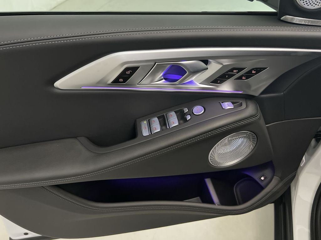 Vehicle image 14 of 29