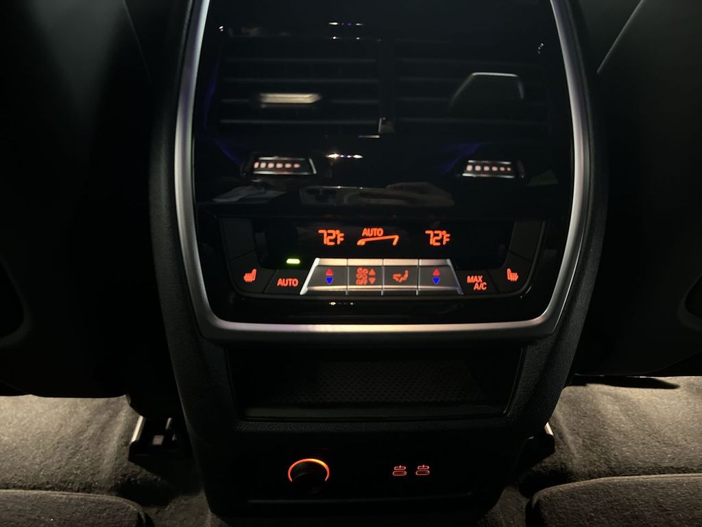 Vehicle image 25 of 29