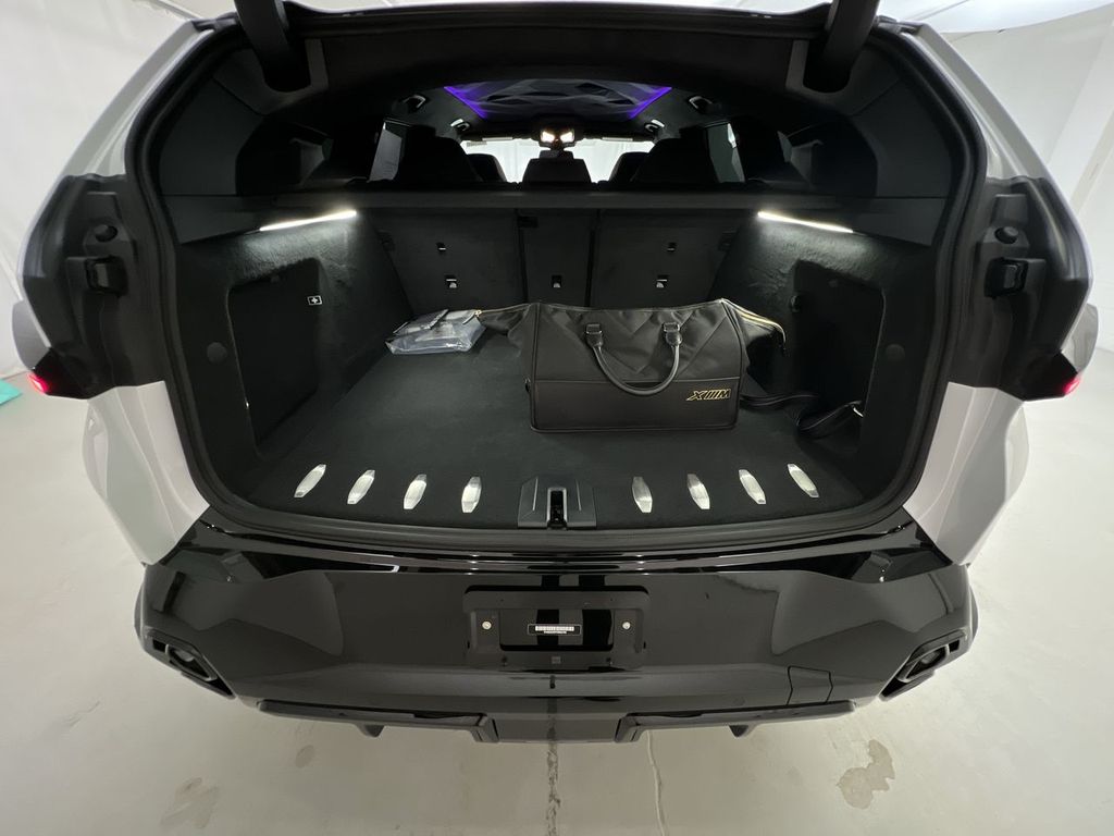 Vehicle image 27 of 29