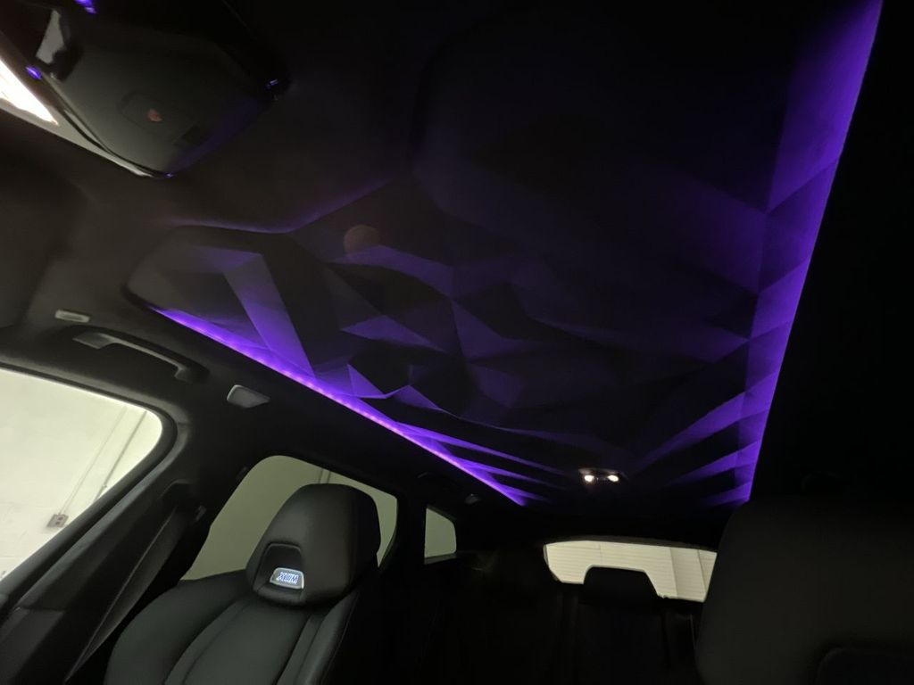 Vehicle image 23 of 29