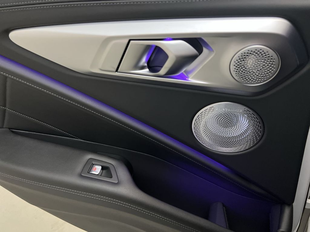 Vehicle image 26 of 29
