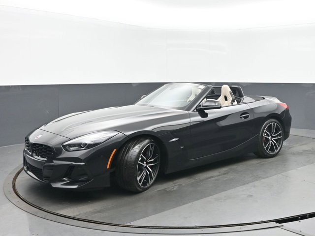 2023 BMW Z4 M40i Image 2 of 34