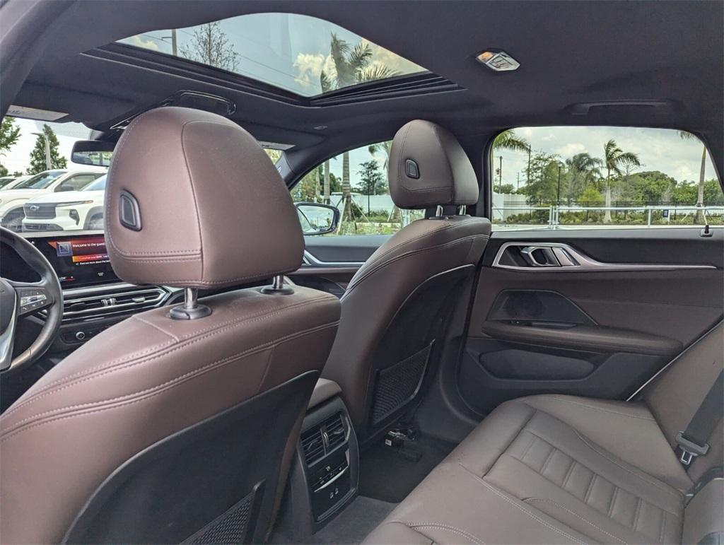 Vehicle image 18 of 30