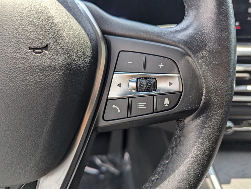 Vehicle image 28 of 30