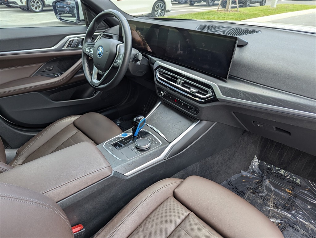 Vehicle image 9 of 30