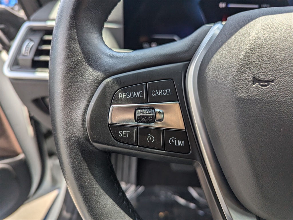 Vehicle image 27 of 30