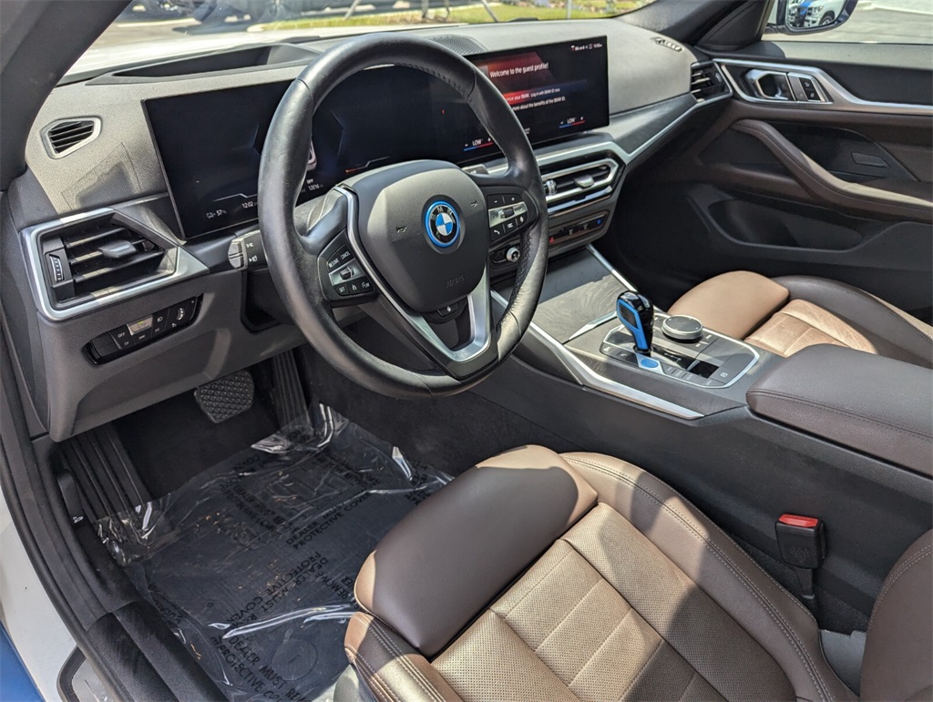 Vehicle image 23 of 30
