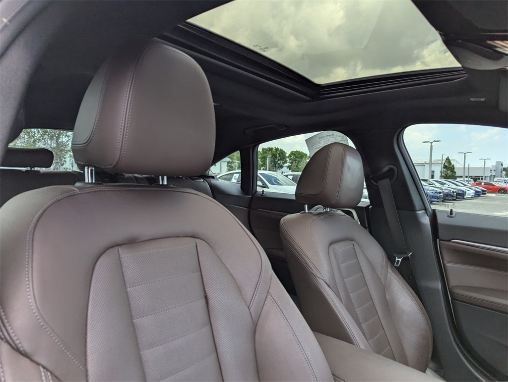Vehicle image 11 of 30