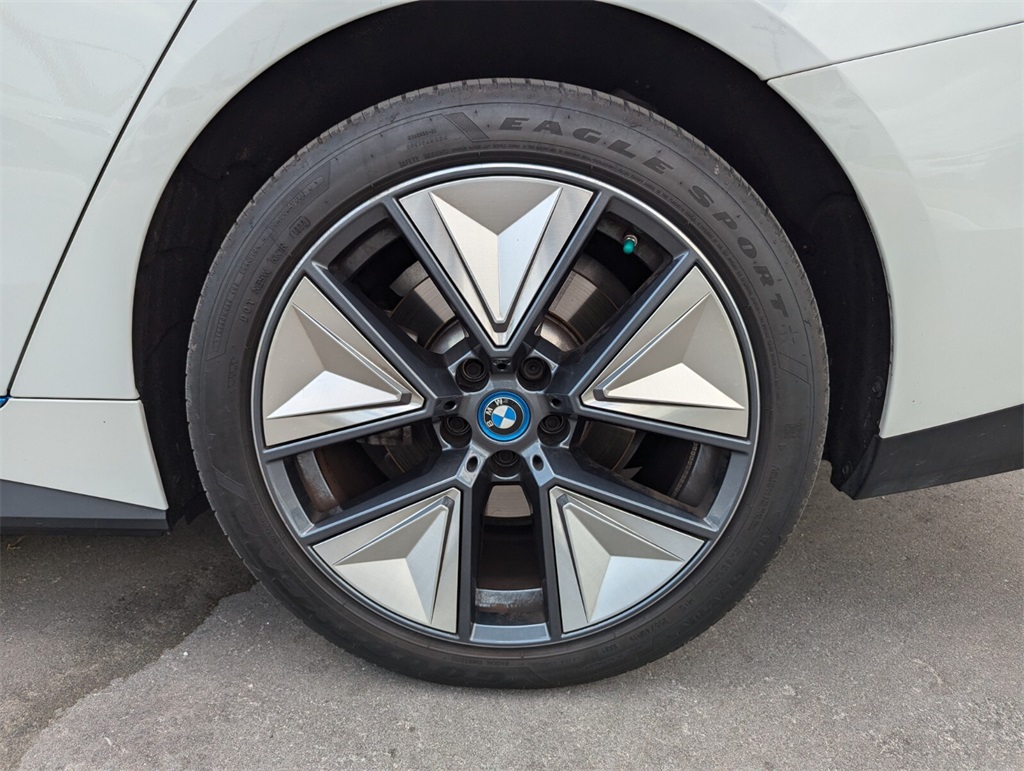 Vehicle image 15 of 30