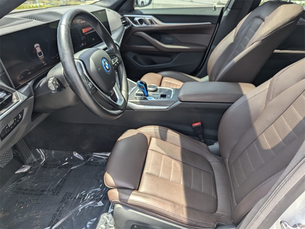 Vehicle image 22 of 30