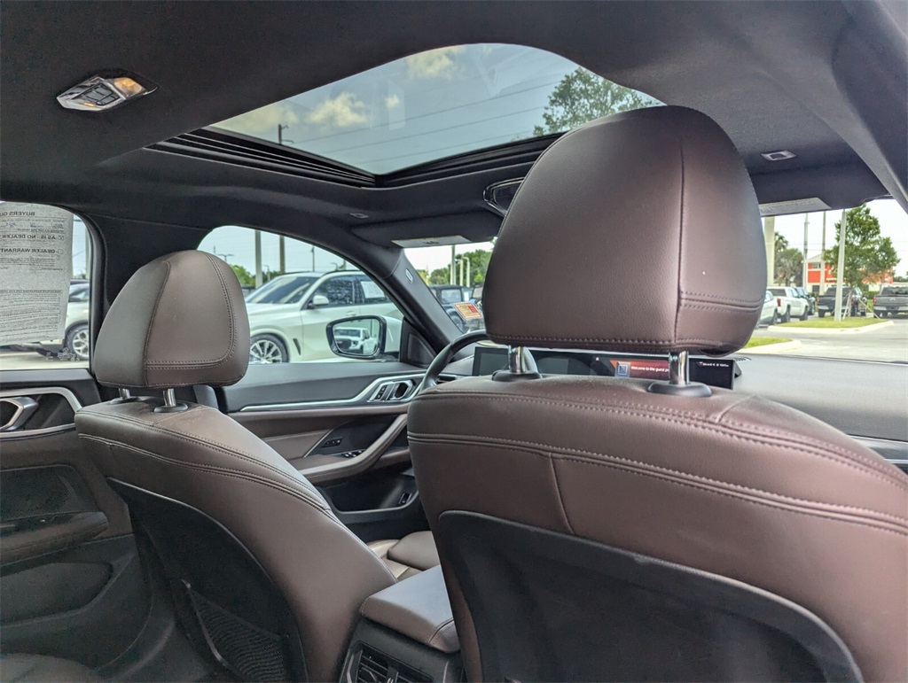 Vehicle image 12 of 30