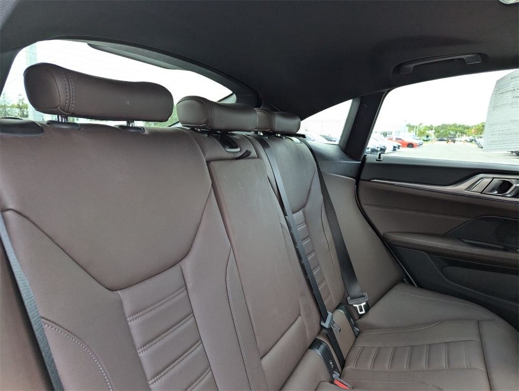 Vehicle image 14 of 30