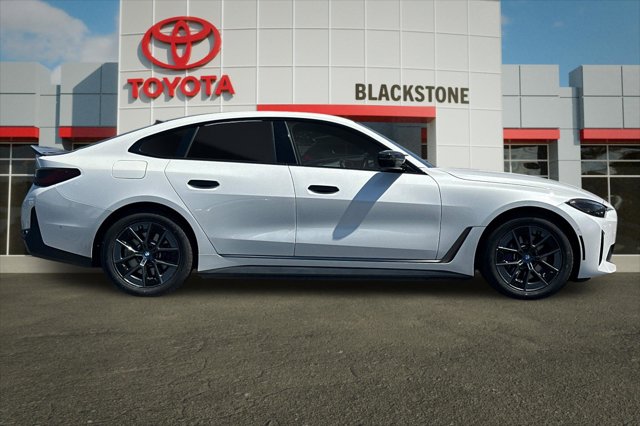 Vehicle image 4 of 28