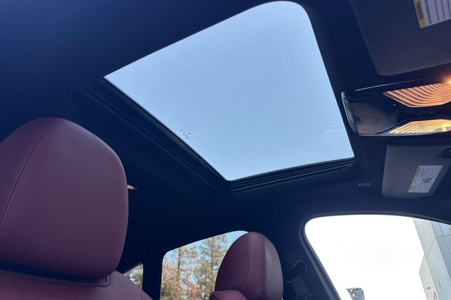 Vehicle image 11 of 28