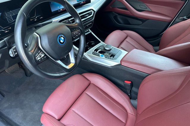 Vehicle image 22 of 28