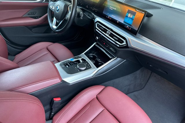 Vehicle image 21 of 28