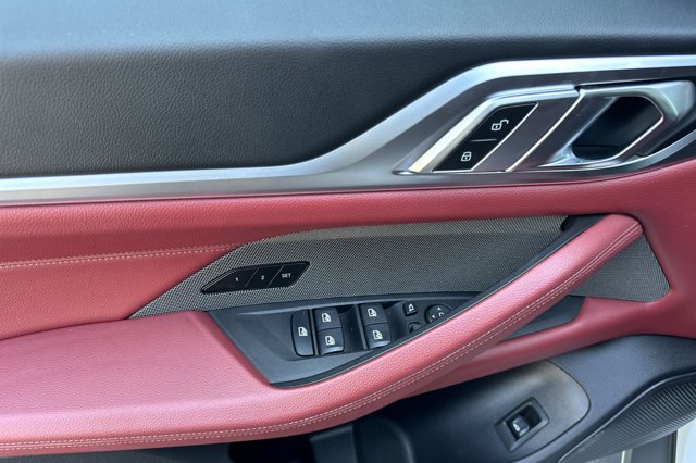 Vehicle image 23 of 28