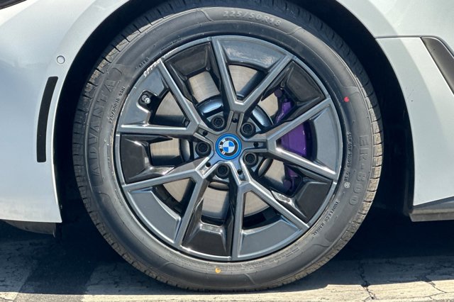 Vehicle image 10 of 28