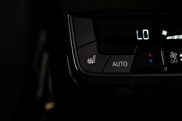 Vehicle image 37 of 40