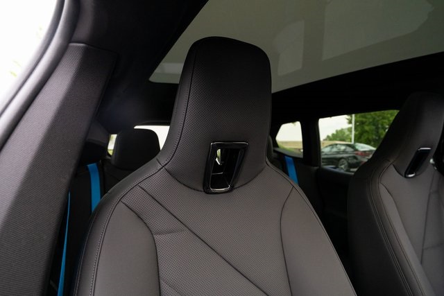 Vehicle image 13 of 40