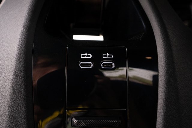 Vehicle image 35 of 40