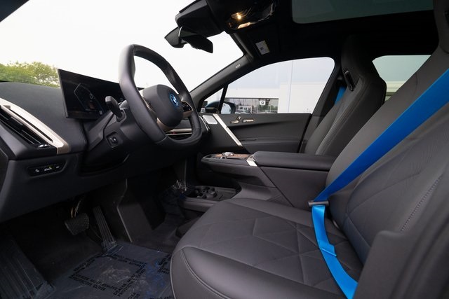 Vehicle image 10 of 40