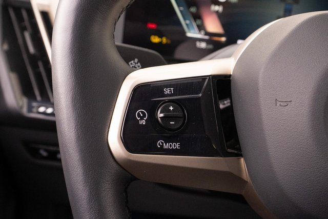 Vehicle image 15 of 40