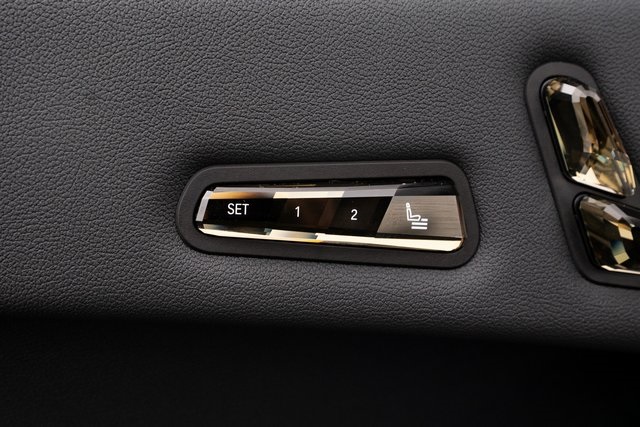 Vehicle image 18 of 40