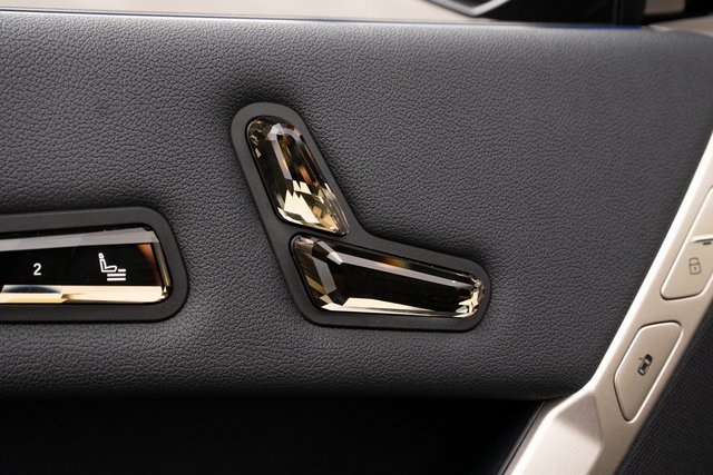 Vehicle image 19 of 40