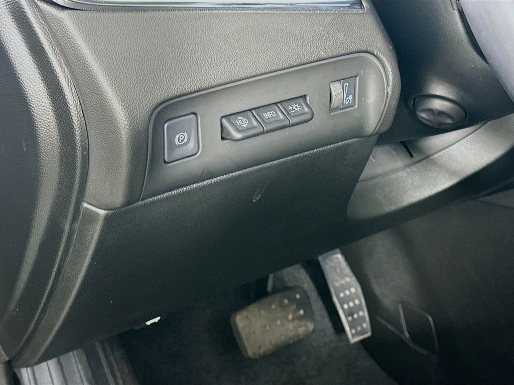 Vehicle image 11 of 34