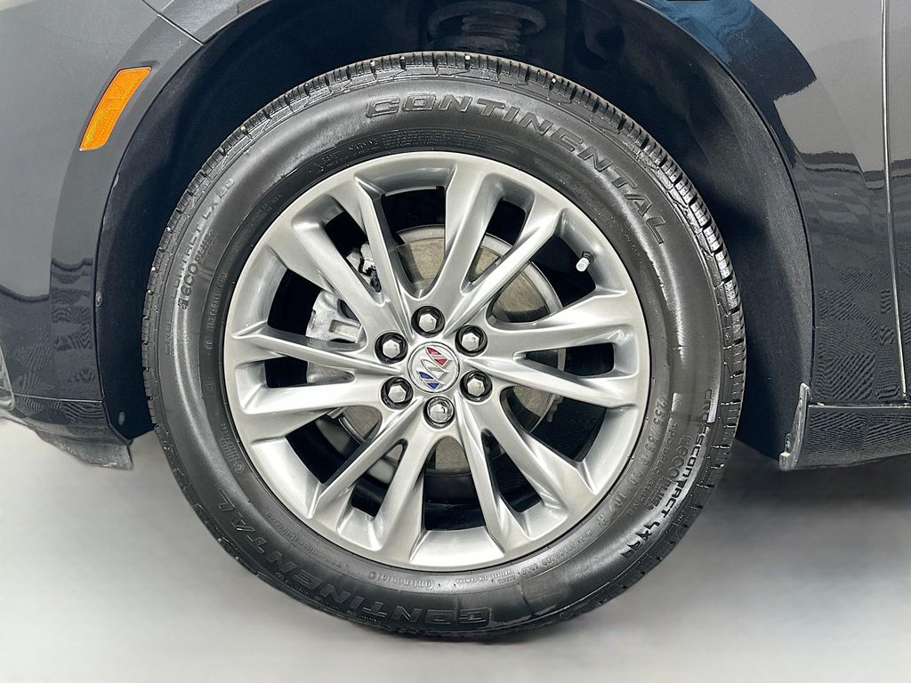 Vehicle image 10 of 34