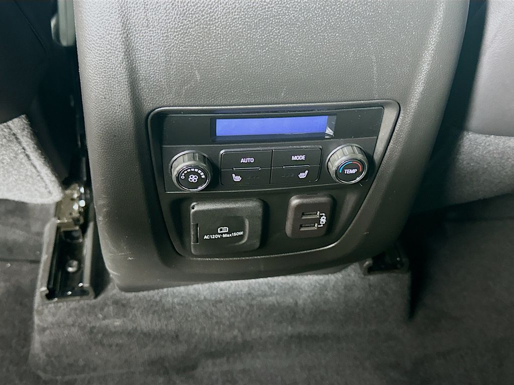 Vehicle image 33 of 34