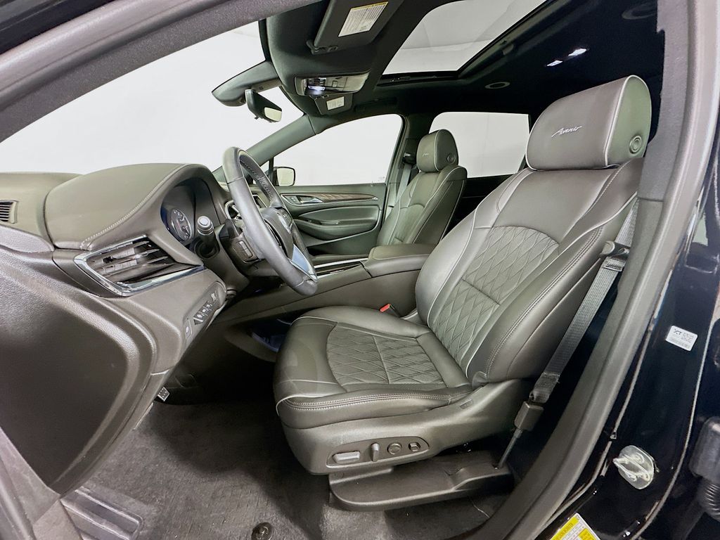 Vehicle image 18 of 34