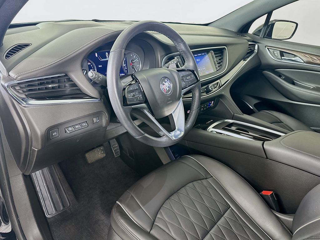 Vehicle image 21 of 34