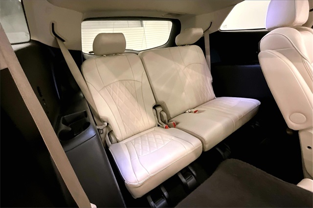Vehicle image 31 of 42