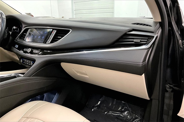 Vehicle image 17 of 42